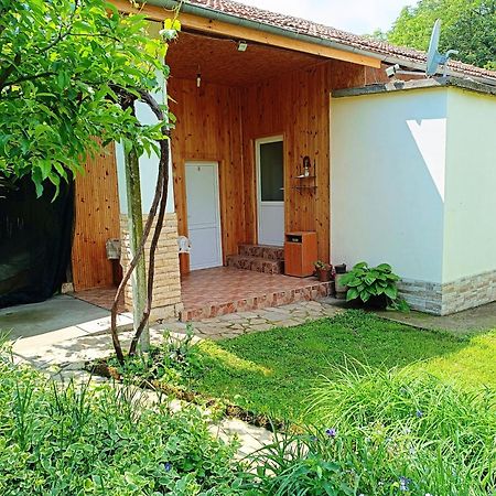 Divna Guest House Krushuna Ngoại thất bức ảnh
