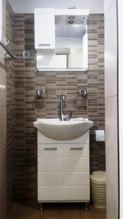 Divna Guest House Krushuna Ngoại thất bức ảnh